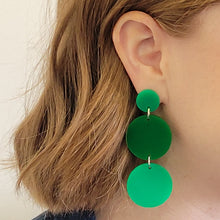 Load image into Gallery viewer, Chandelier Emerald Green Earrings 60s style vintage