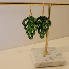 Load image into Gallery viewer, Green Leaf Elegant 60s Vintage Style Earrings
