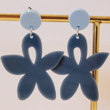 Load image into Gallery viewer, Blue Flower Earrings