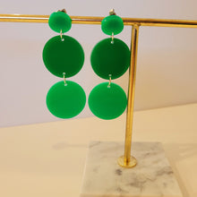 Load image into Gallery viewer, Chandelier Emerald Green Earrings 60s style vintage